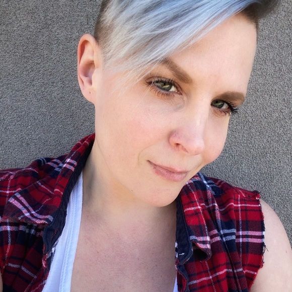 Meet your Posher, Heather - Picture 1 of 1